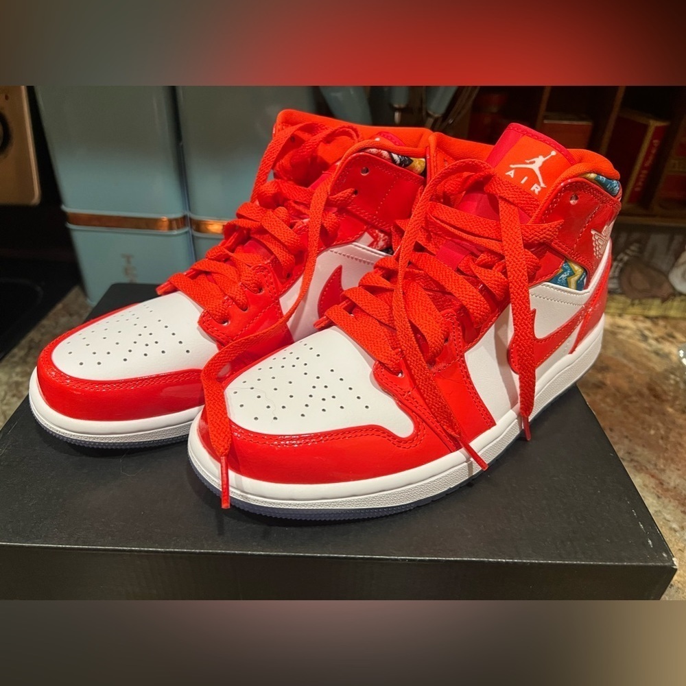 NEW NIKE AIR JORDAN 1 mid SE BARCELONA Mens Sz 7 Red and white